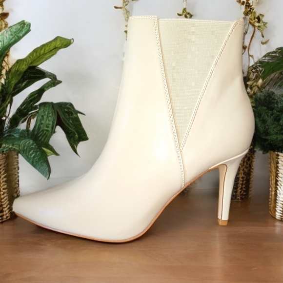 Elegant Cream Ankle Boots - Picture 3 of 5
